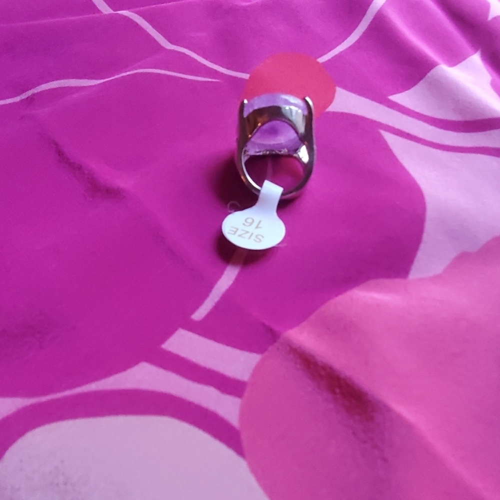Amethyst cocktail style statement ring - Picture 3 of 4
